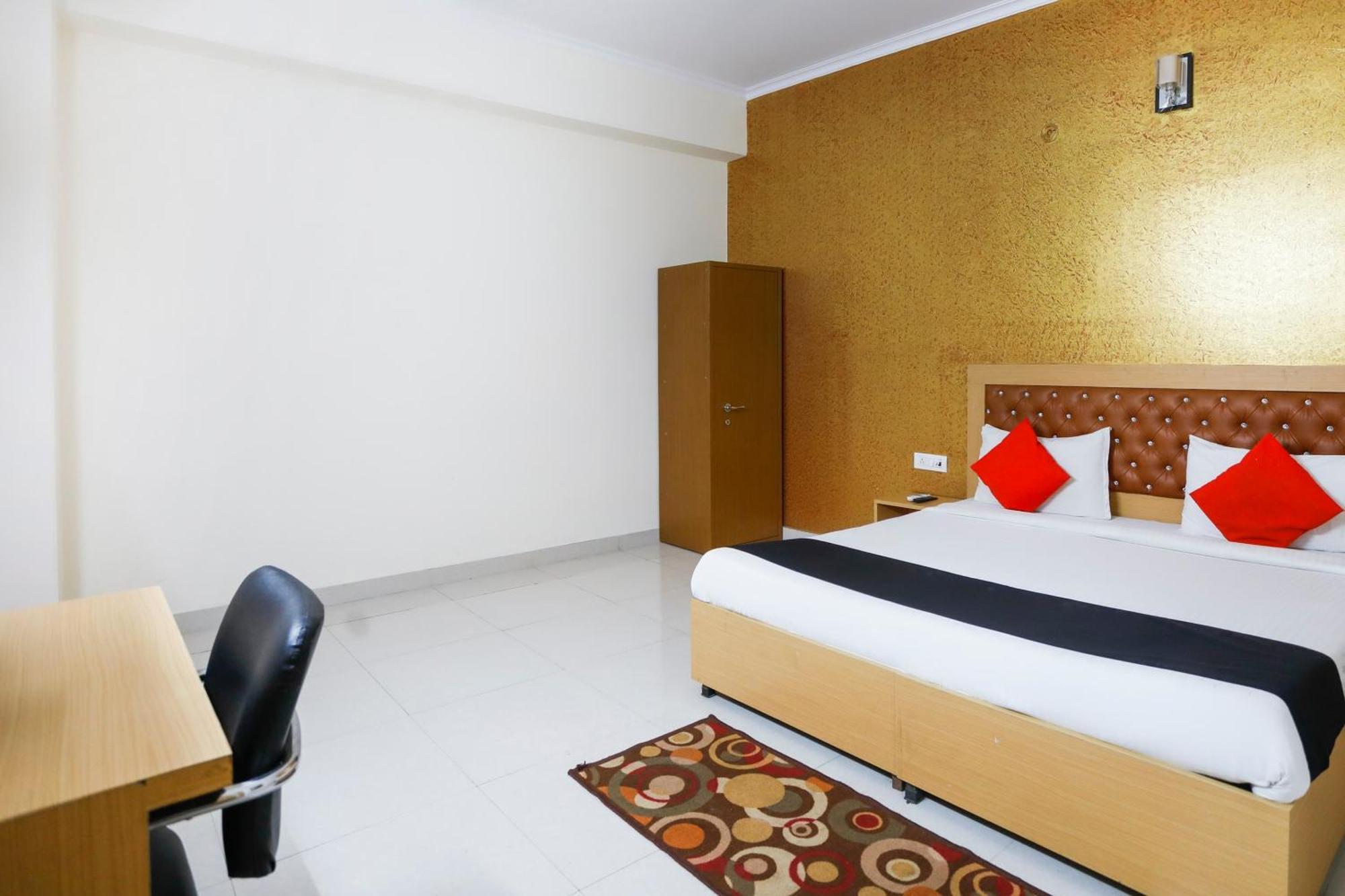 Diamond Imperial Hotel Noida Eksteriør billede