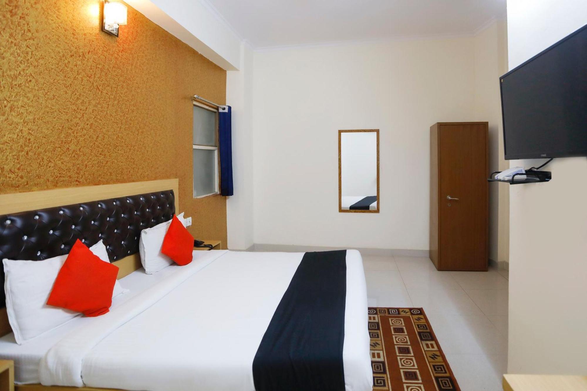 Diamond Imperial Hotel Noida Eksteriør billede