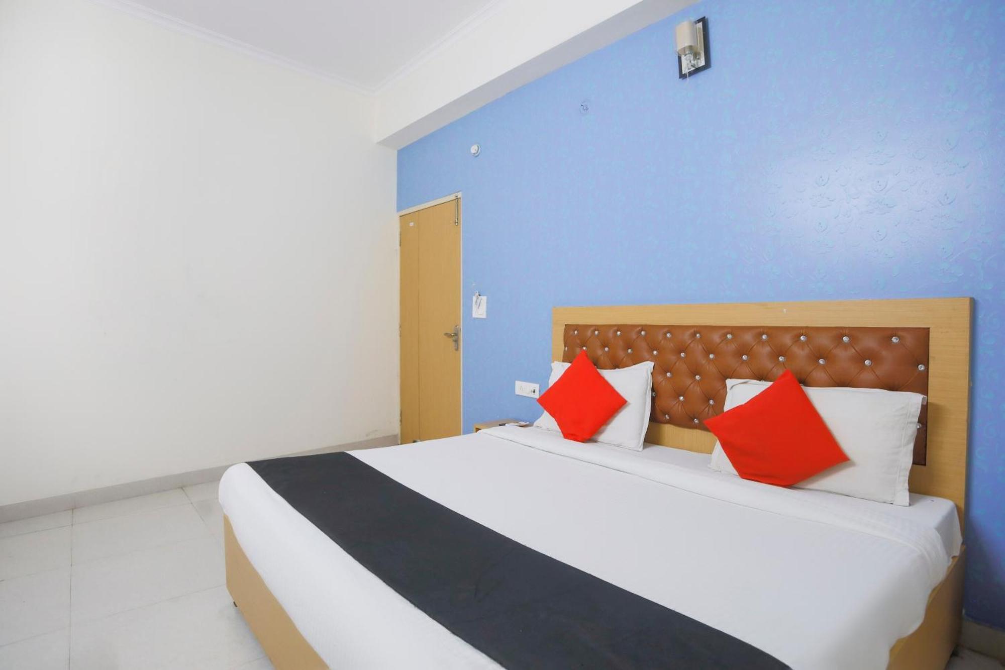 Diamond Imperial Hotel Noida Eksteriør billede