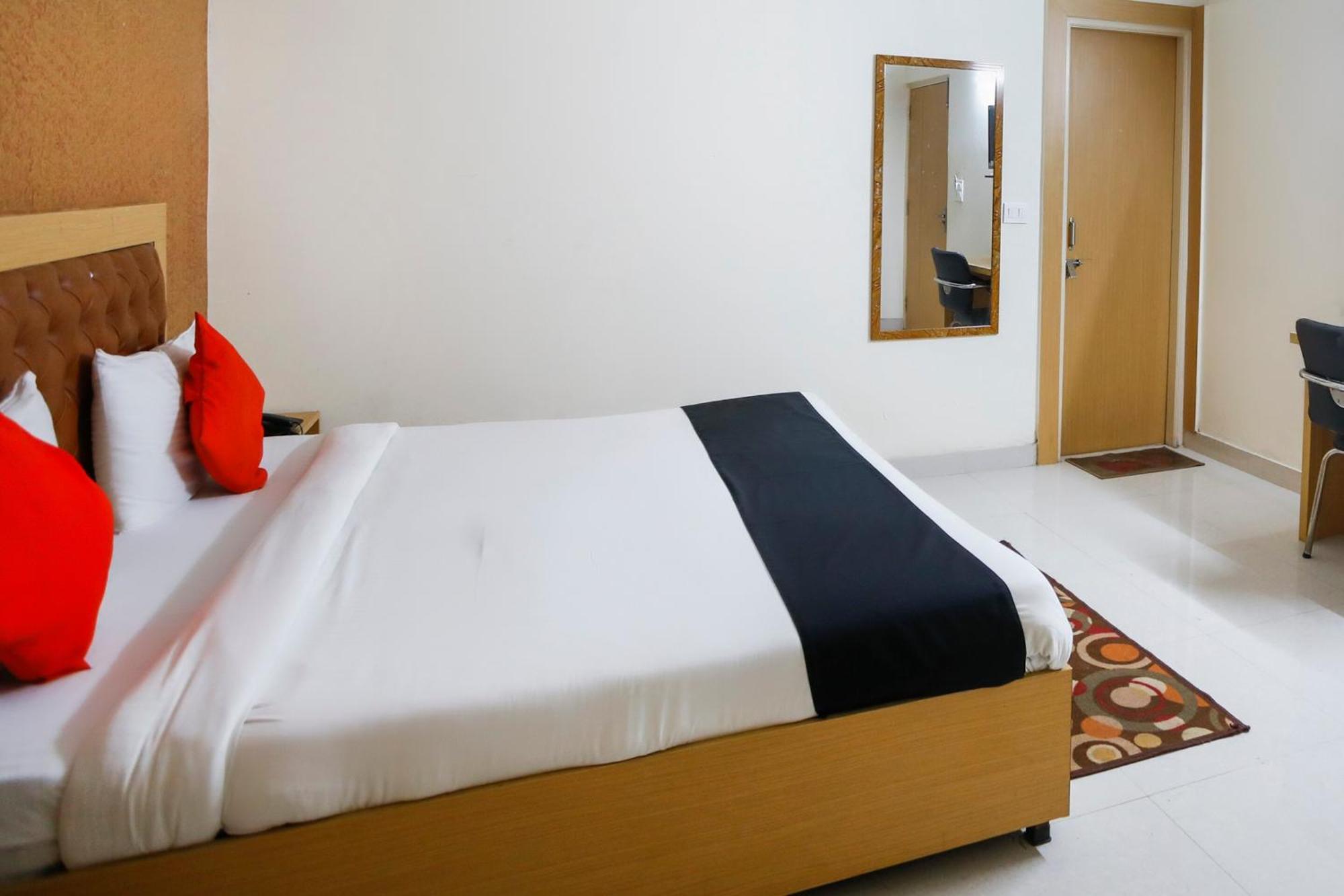 Diamond Imperial Hotel Noida Eksteriør billede