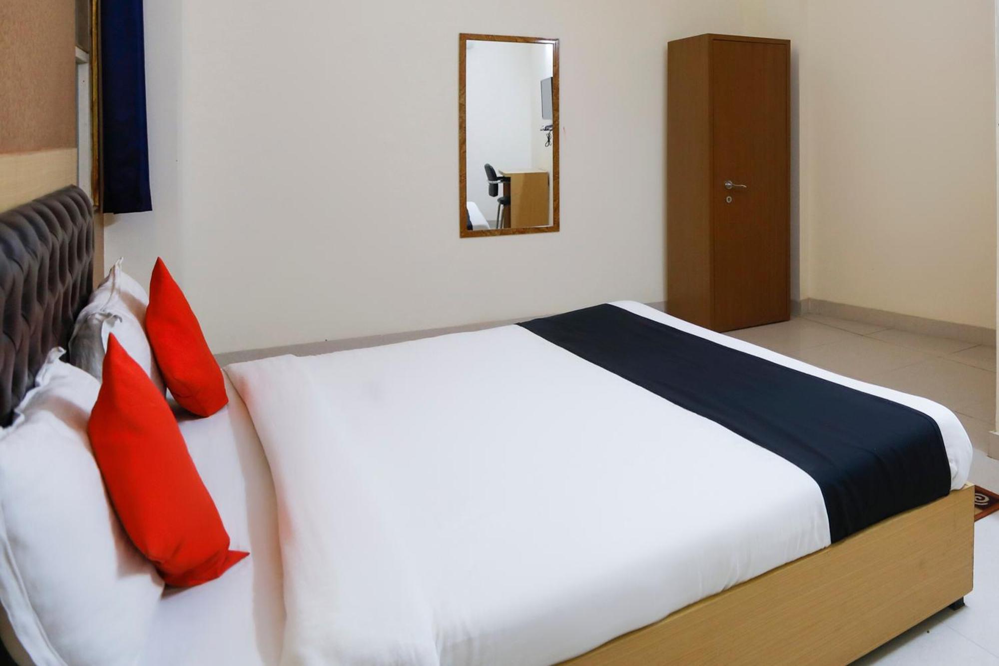 Diamond Imperial Hotel Noida Eksteriør billede