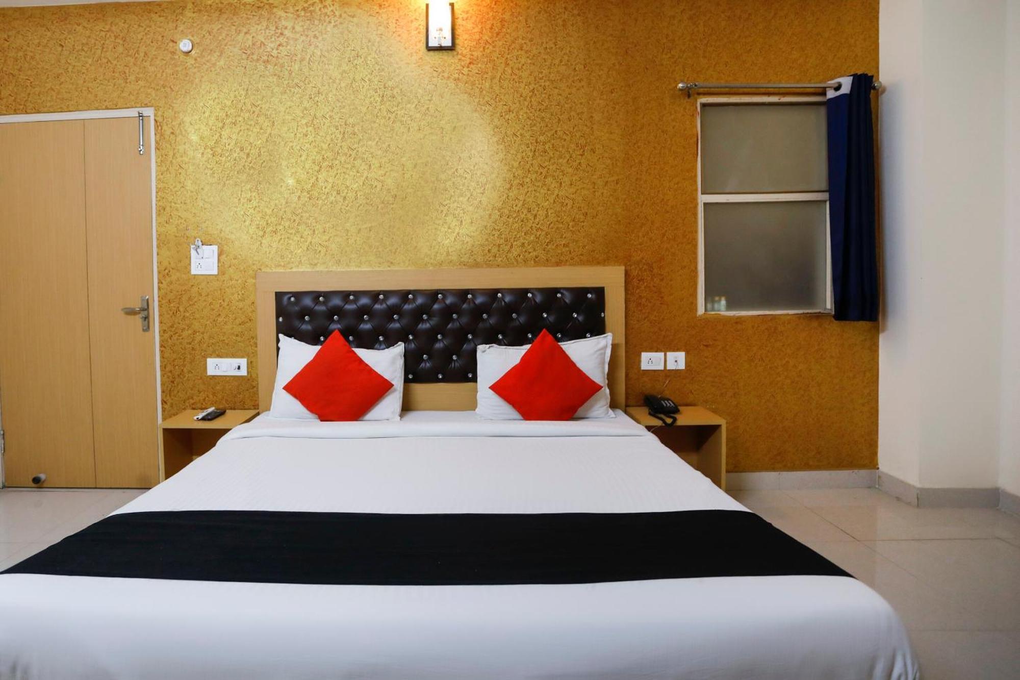 Diamond Imperial Hotel Noida Eksteriør billede