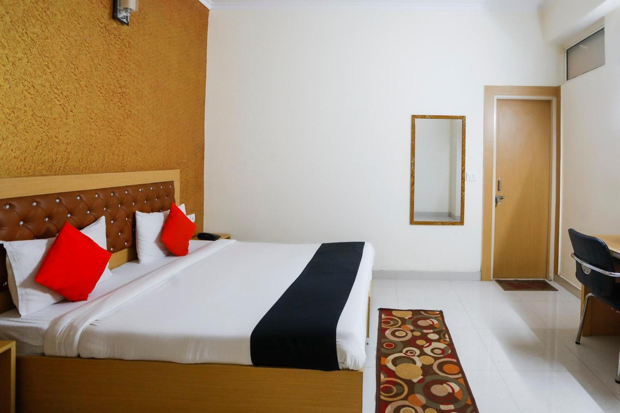 Diamond Imperial Hotel Noida Eksteriør billede